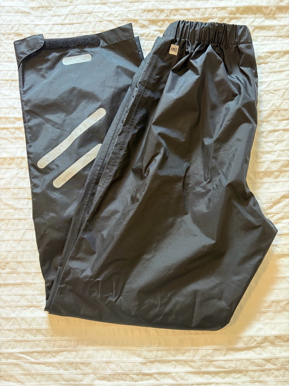 MEC (Mountain Equipment Company) - women’s size large cycling rain pants, black